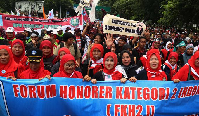 Aksi-Guru-Honorer-10-2-2016-390-681x397