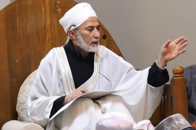 Maulana Syekh Yusri Rusydi Jabr Al Hasani dalam acara pembacaan kitab amin al-I'lam bi anna attasawwuf min syariat al-islam karangan syekh Abdullah Siddiq al-Ghumari di Majelis Zawiyah Arraudah, Tebet, Jakarta Selatan, Sabtu (28/1/2017). AKTUAL/Tino Oktaviano