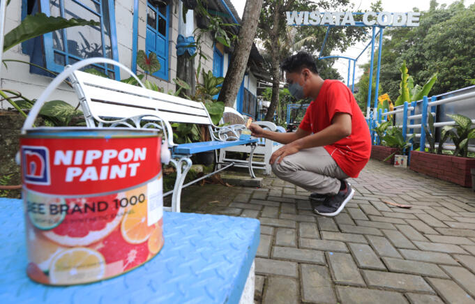 WARGA MENGECAT BANGKU DENGAN CAT NIPPON PAINT BEE BRAND 1000