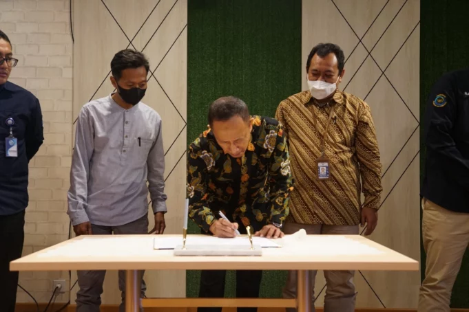 Perjanjian Kerja Sama Operasional (KSO) antara Badan Riset dan Sumber Daya Manusia Kelautan dan Perikanan dengan PT. Tridacna Banyu Lestari dalam mengembangkan Marine Aquarium Education Center di Pangandaran.