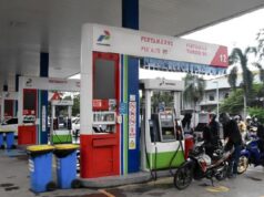 Hasil Riset Ungkap Dampak Kenaikan Harga BBM Nonsubsidi terhadap Inflasi Ilustrasi- pemotor mengisi BBM di Pom Bensin.