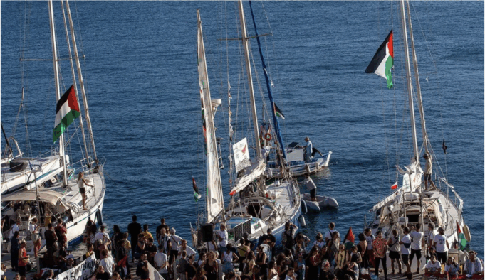 Kapal-kapal yang tergabung dalam Flotila Global Sumud (GSF) bersiap untuk berlayar menuju Gaza, Palestina dari pulau Syros, Yunani, Minggu (14/9/2025). /ANTARA/Xinhua/Marios Lolos/aa.