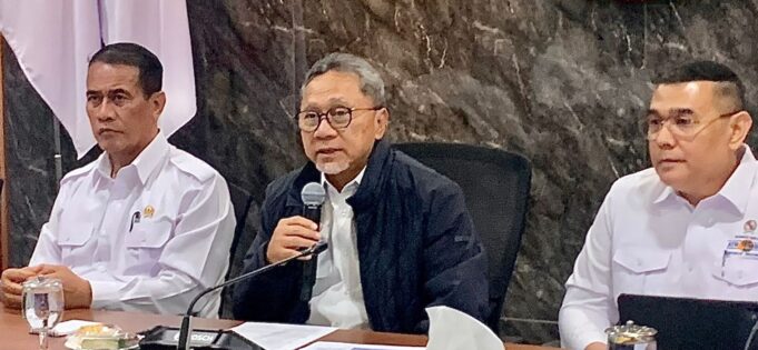 Menteri Koordinator Bidang Pangan Zulkifli Hasan dan Menteri Amran