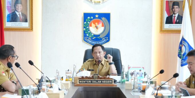 Menteri Dalam Negeri Muhammad Tito Karnavian membahas persiapan program perumahan di wilayah perbatasan bersama jajaran Badan Nasional Pengelola Perbatasan