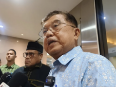 JK Ungkit Peran di Era Jokowi, Pengamat Singgung Faktor Mega dan Prabowo Wakil Presiden Ke-10 dan Ke-12 RI Jusuf Kalla (JK) bersama kuasa hukumnya memberikan keterangan pers di Gedung Bareskrim Polri, Jakarta, Rabu (8/4/2026). ANTARA/Nadia Putri Rahmani/aa.