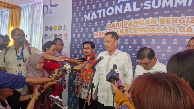 Kepala Bappisus RI, Aries Marsudiyanto saat diwawancarai oleh wartawan di acara APPMBGI Summit Nasional 2026/Aktual.news