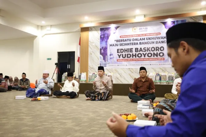 Wakil Ketua MPR RI Edhie Baskoro Yudhoyono (Ibas) sambangi pondok pesantren di Kabupaten Trenggalek. ANTARA/HO-MPR RI.