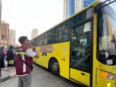 Petugas Halte Bus Shalawat Siaga 24 Jam untuk Fasilitasi Mobilitas Jemaah Haji Indonesia