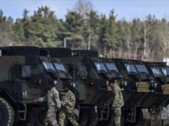 Pentagon Tarik 5.000 Tentara dari Jerman, Rampung dalam Setahun Ilustrasi - Sejumlah tentara Amerika Serikat terlihat di dekat kendaraan militer. /ANTARA/Anadolu/as/am.