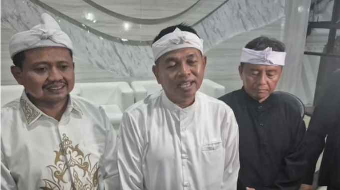 Gubernur Jawa Barat Dedi Mulyadi (KDM) saat diwawancarai di Sumedang, Jawa Barat, pada Minggu (3/5/2026). ANTARA/Ilham Nugraha.