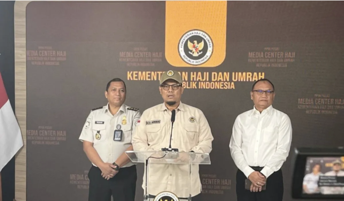 Konferensi pers Satgas Pencegahan Haji Ilegal di Asrama Haji Pondok Gede, Jakarta, Jumat (8/5/2026). ANTARA/Asep Firmansyah