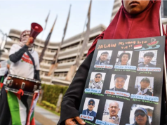 Lembaga Hak Asasi Adalah Ungkap Aktivis Flotilla Gaza Alami Sengatan Listrik dan Kekerasan di Tahanan Israel Massa dari Solidaritas Seni Untuk Palestina mengikuti aksi solidaritas bagi WNI dan Jurnalis yang diculik Israel di Jalan Asia Afrika, Bandung, Jawa Barat, Selasa (19/5/2026). Dalam aksi tersebut, massa dari Solidaritas Seni untuk Palestina meminta agar pemerintah dapat membebaskan warga negara Indonesia dan jurnalis yang diculik Israel saat menjalankan misi Global Sumud Flotilla menuju Gaza di perairan Cyprus pada 18 Mei 2026. ANTARA FOTO/Raisan Al Farisi/agr.