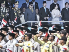 HUT Bhayangkara ke-80, Presiden Prabowo Terima Medali Kehormatan Loka Praja Samrakshana dari Kapolri Presiden Prabowo Subianto (ketiga kiri) didampingi Wakil Presiden Gibran Rakabuming Raka (ketiga kanan), Kapolri Jenderal Pol Listyo Sigit Prabowo (kedua kiri), Ketua DPR Puan Maharani (kedua kanan), Ketua DPD Sultan Bachtiar Najamudin (kanan), dan Panglima TNI Jenderal TNI Agus Subiyanto (kiri) menyaksikan defile dalam upacara HUT Ke-80 Bhayangkara di Pusat Latihan Brimob Polri, Cikeas, Bogor, Jawa Barat, Rabu (1/7/2026). ANTARA FOTO/Bayu Pratama S/tom/aa.